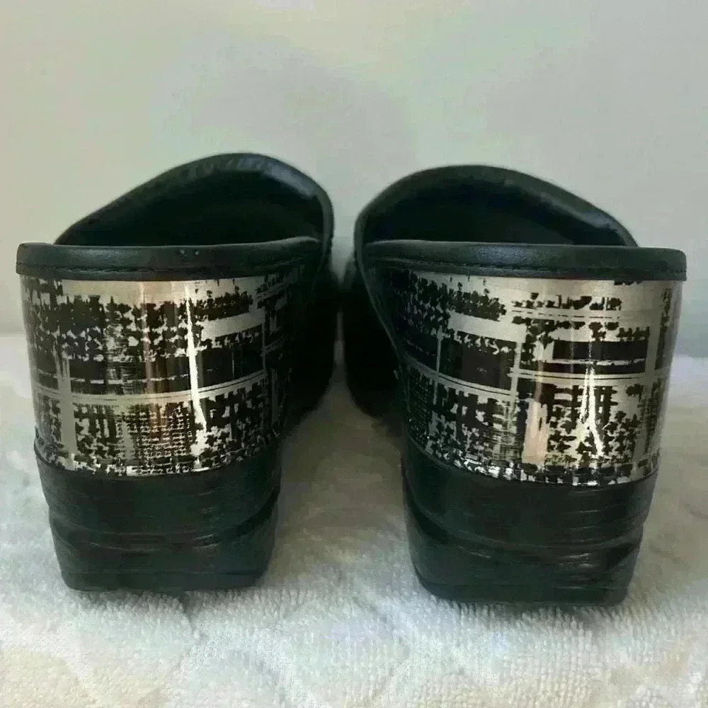 Dansko metallic glossy clogs size 37 Black/silver Nurse Teacher Like New Comfort - Picture 10 of 10